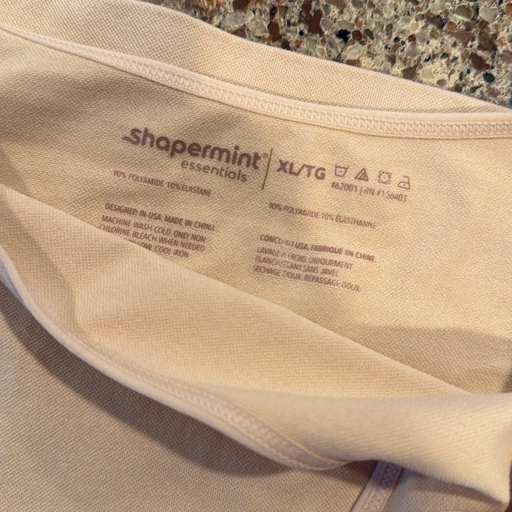 Shapermint Essentials All Day Every Day Scoop Neck Cami - Picture 2 of 5